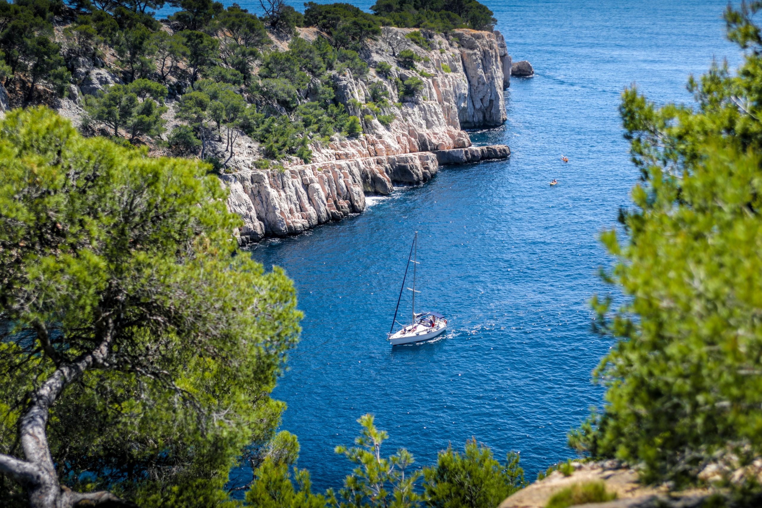 Les calanques de Marseille accessibles à pied, en voiture, en bateau ou en canoë 