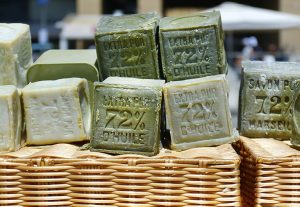Le savon de Marseille, un savoir faire ancien et unique, un produit naturel et authentique